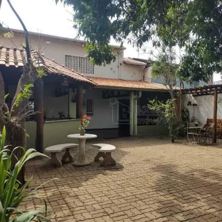 Buy this 3 bed house on Rua Professor Doutor Salomão Tabak in Jardim Selmi Dei I, Araraquara - SP