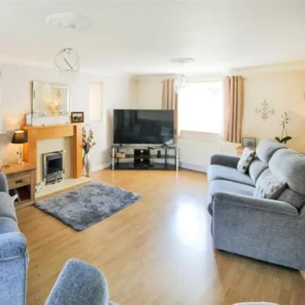 Image 2 - Swallow Close, Leeds, LS12 3LU, United Kingdom - House for sale