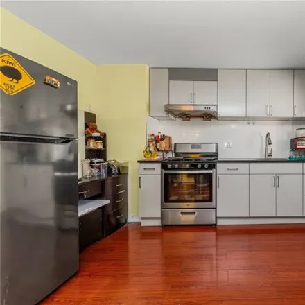 Image 6 - 20-30 1/2 127th Street, New York, NY 11356, USA - House for sale
