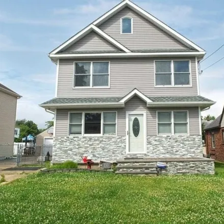 Buy this 5 bed house on 233 Andrews Road in Village of Mineola, North Hempstead