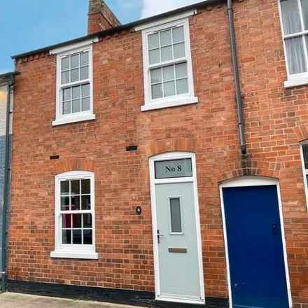 Buy this 3 bed townhouse on Paddock Place in Stratford-upon-Avon, CV37 6DS