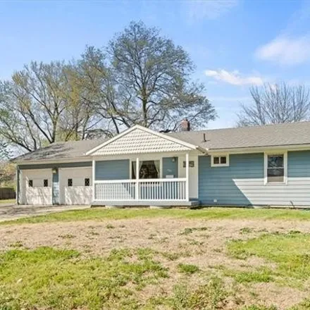 Image 2 - 7287 Ditzler Avenue, Raytown, MO 64133, USA - House for sale