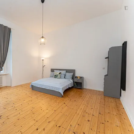 Rent this 3 bed room on Piccola Taormina in Uhlandstraße 29, 10719 Berlin