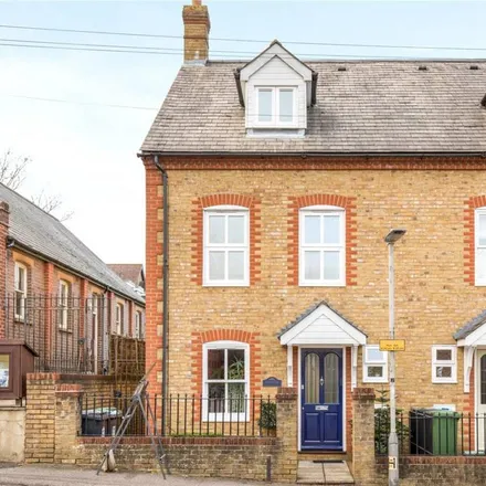 Rent this 4 bed townhouse on Christian Science Society in Cowper Road, Berkhamsted