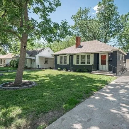 Buy this 2 bed house on 1925 Southwest Stone Avenue in Topeka, KS 66604
