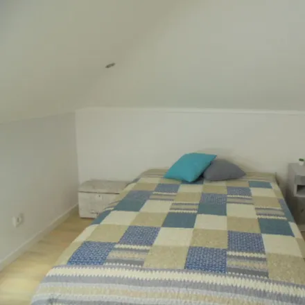 Rent this 6 bed room on Rua da Costa in 2825-450 Costa da Caparica, Portugal