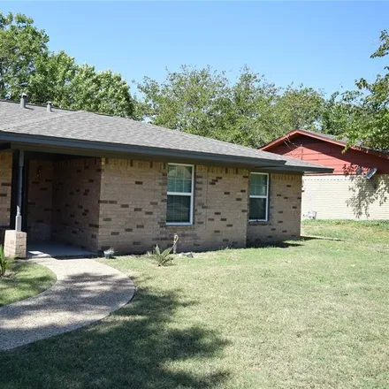 Buy this 3 bed house on 3510 Northpark Drive in Corsicana, TX 75110
