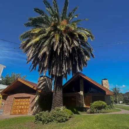 Buy this 4 bed house on Condarco 601 in Quilmes Este, B1878 FDC Quilmes