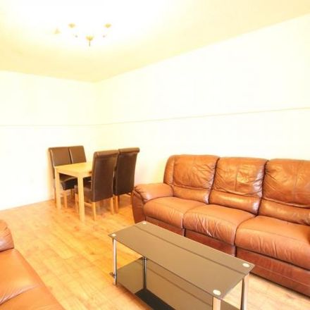Rent this 2 bed apartment on Charleston Drive in Dundee, DD2 4HS