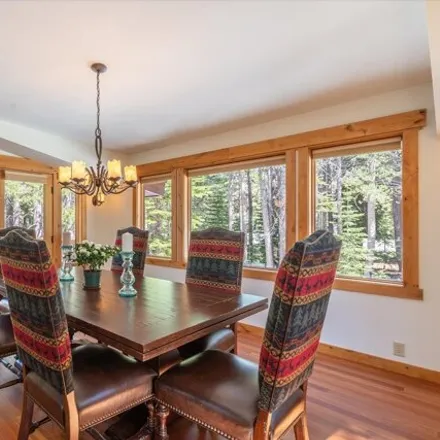 Image 4 - 12495 Snowpeak Way, Truckee, CA 96161, USA - House for sale