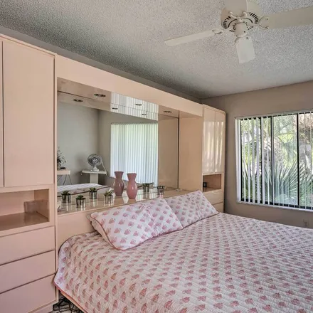 Rent this 2 bed condo on Palm Beach Gardens