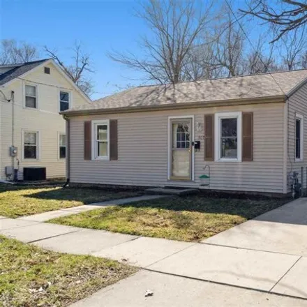 Buy this 2 bed house on 963 East Jefferson Street in Iowa City, IA 52245
