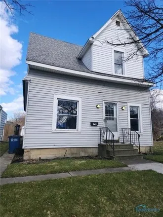 Buy this 4 bed house on 179 East Broadway in Toledo, OH 43605
