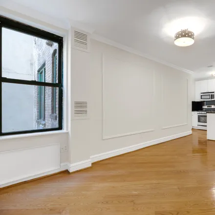 Rent this 3 bed apartment on 226 East 70th Street in New York, NY 10021