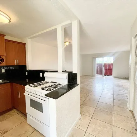 Image 5 - Southwest 67th Avenue & Southwest 88th Street, Ludlam Road, Pinecrest, FL 33143, USA - Apartment for rent
