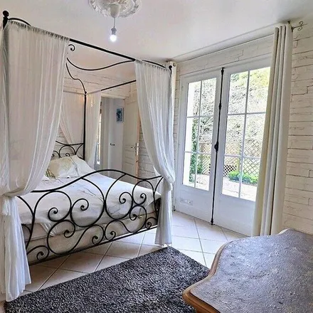 Rent this 3 bed house on Rue des Vénètes in 56890 Plescop, France