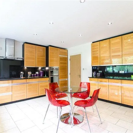 Image 4 - Coombe Ridings, London, KT2 7JR, United Kingdom - House for rent