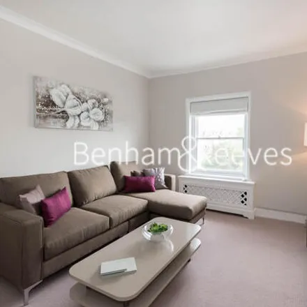Rent this 1 bed room on 43b Cadogan Place in London, SW1X 9SA