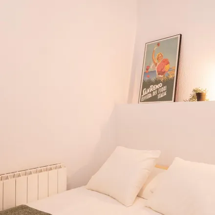 Rent this 8 bed room on Carrer Gran de Gràcia in 243, 08012 Barcelona