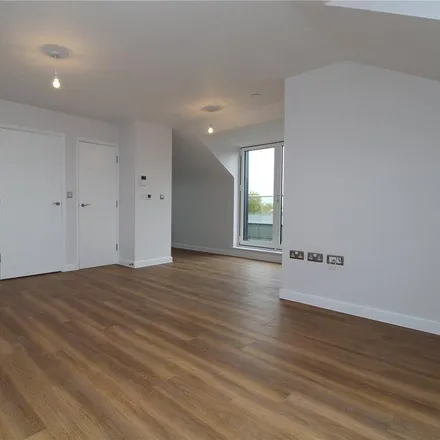 Image 3 - Ingrave House, Cathedral Place, Warley, CM14 4ES, United Kingdom - Apartment for rent