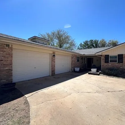 Image 2 - 568 Southwest 18th Street, Seminole, TX 79360, USA - House for sale
