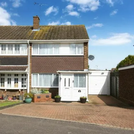 Buy this 3 bed duplex on Hunter Drive in Bletchley, MK2 3LR