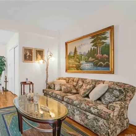 Image 2 - 26-20 141st Street, New York, NY 11354, USA - Apartment for sale