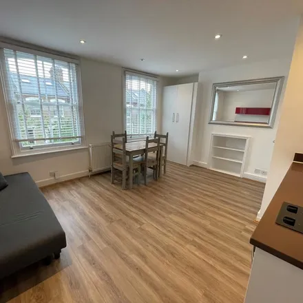 Rent this studio apartment on 116 Fairbridge Road in London, N19 3HY