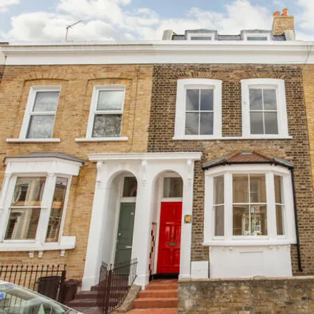 Rent this 4 bed townhouse on Ellesmere Road in London, E3 5QX