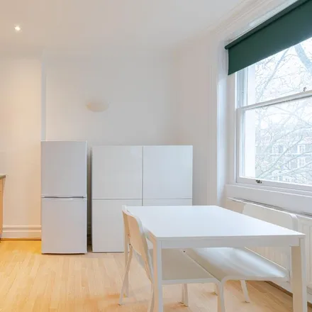 Rent this studio apartment on 200 Sussex Gardens in London, W2 3UA