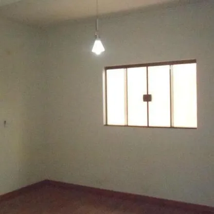 Buy this 3 bed house on Rua Oswaldo dos Santos in Parigot de Souza, Londrina - PR