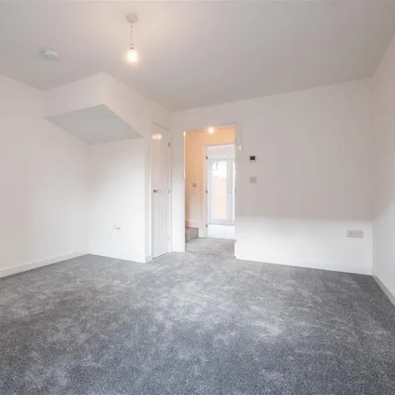 Image 5 - unnamed road, Daimler Green, CV6 4QN, United Kingdom - Townhouse for rent