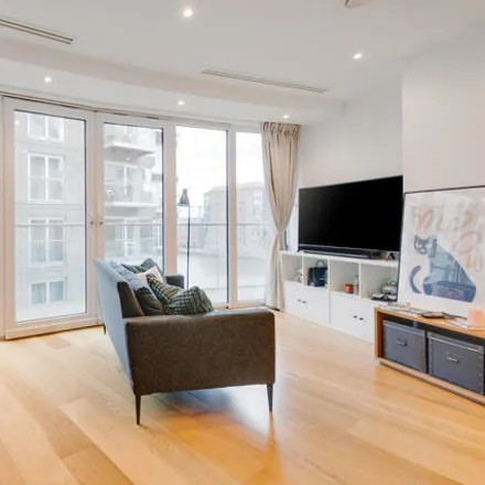 Image 4 - Baltimore Tower, 25 Crossharbour Plaza, Millwall, London, E14 9ZJ, United Kingdom - Apartment for sale