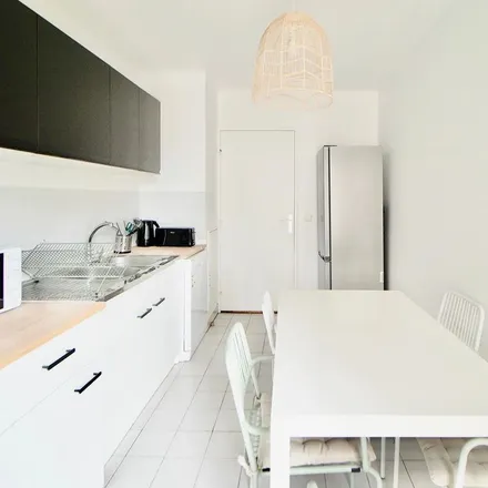 Image 2 - 1 Rue Volta, 92800 Puteaux, France - Apartment for rent