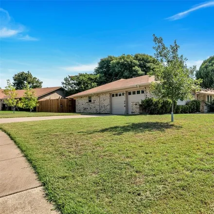 Image 2 - 208 Haywood Drive, Benbrook, TX 76126, USA - House for sale