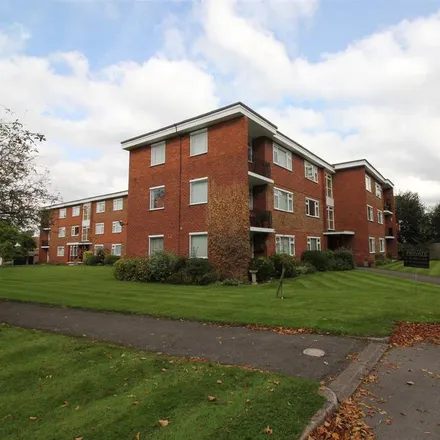 Rent this 2 bed apartment on Guy's Cliffe Avenue in Royal Leamington Spa, CV32 6QF