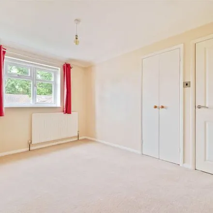 Rent this 3 bed apartment on Long Mickle in Sandhurst, GU47 8QN
