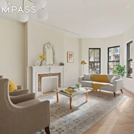 Image 6 - 251 Winthrop Street, New York, NY 11225, USA - Townhouse for sale