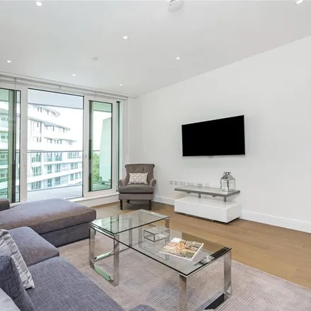 Rent this 3 bed apartment on Queenstown Road in London, SW11 8BY