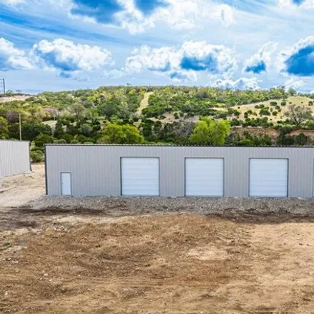 Buy this studio house on 2778 Goat Creek Rd in Kerrville, Texas