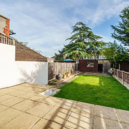 Buy this 4 bed townhouse on Eccleston Crescent in Goodmayes, London