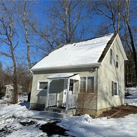 Rent this 2 bed house on 14 Upper Hillman Road in Warwick, NY 10990