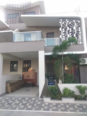 Rent this 4 bed house on Vyapam in Link Road 1, Bhopal District