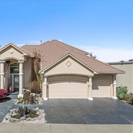 Buy this 3 bed house on 9187 Southeast Highgate Drive in Happy Valley, OR 97086