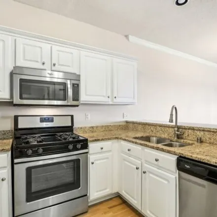 Image 4 - Lake Bluff Condominiums, 1300 North Prospect Avenue, Milwaukee, WI 53202, USA - House for rent