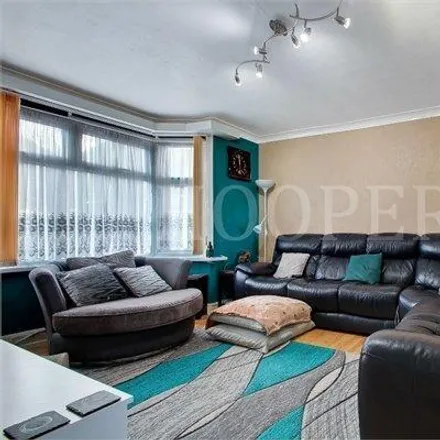 Image 2 - Chipstead Gardens, London, NW2 6EL, United Kingdom - Townhouse for sale