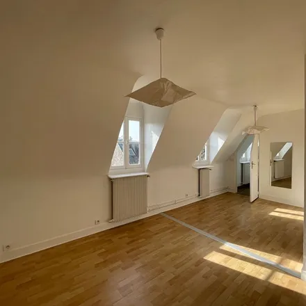 Rent this 5 bed apartment on 9 Avenue Le Nôtre in 92420 Vaucresson, France