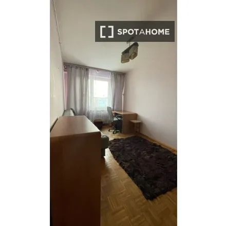 Rent this 3 bed room on Szmaragdowa 18 in 20-570 Lublin, Poland