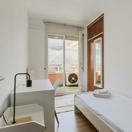 Rent this 4 bed room on Avinguda Meridiana in 95, 08026 Barcelona