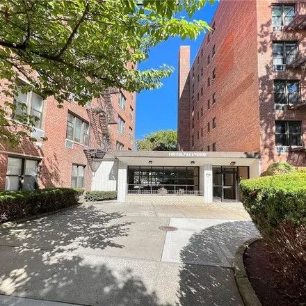 Buy this 1 bed condo on 100 Colfax Avenue in New York, NY 10306
